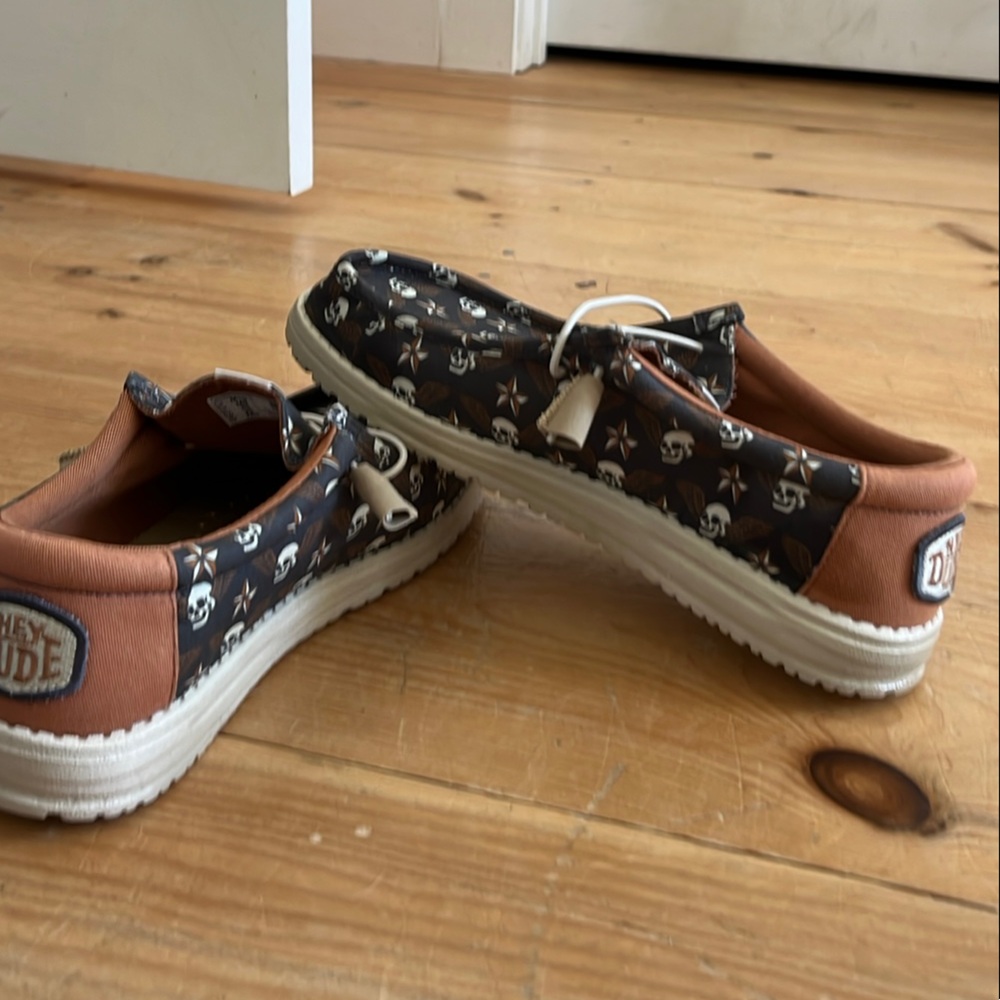 HEY DUDE Men’s Wally Stars and Skulls Slip On - Size 10